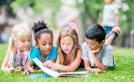 kids reading together