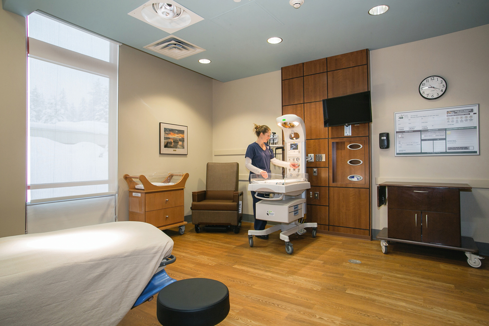 Nurse in patient room at the Joseph Family Center for Women and Newborn Care