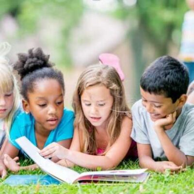 kids reading together