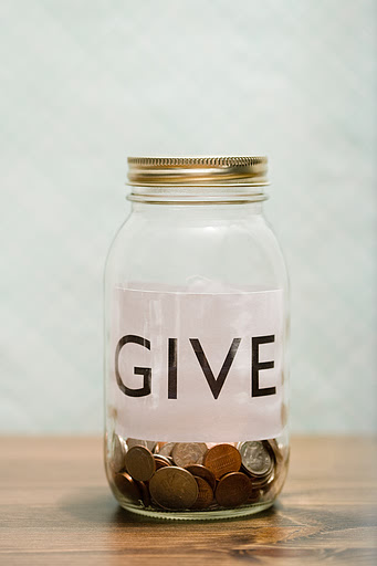 give jar with coiuns